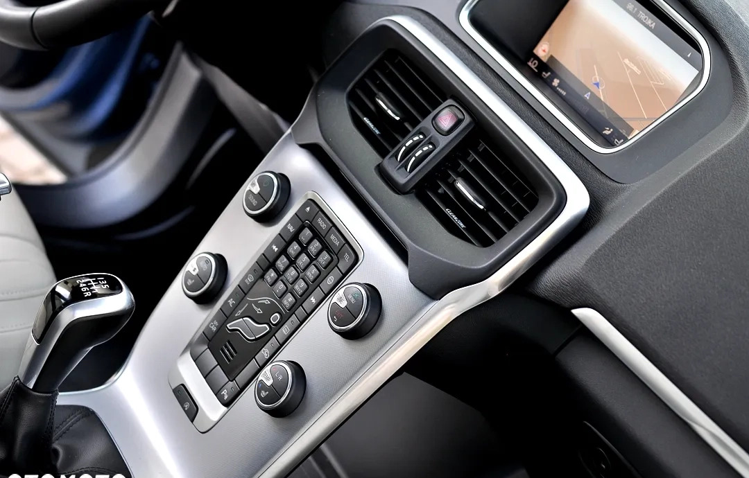 Volvo V40 cena 56900 przebieg: 189000, rok produkcji 2018 z Płock małe 704